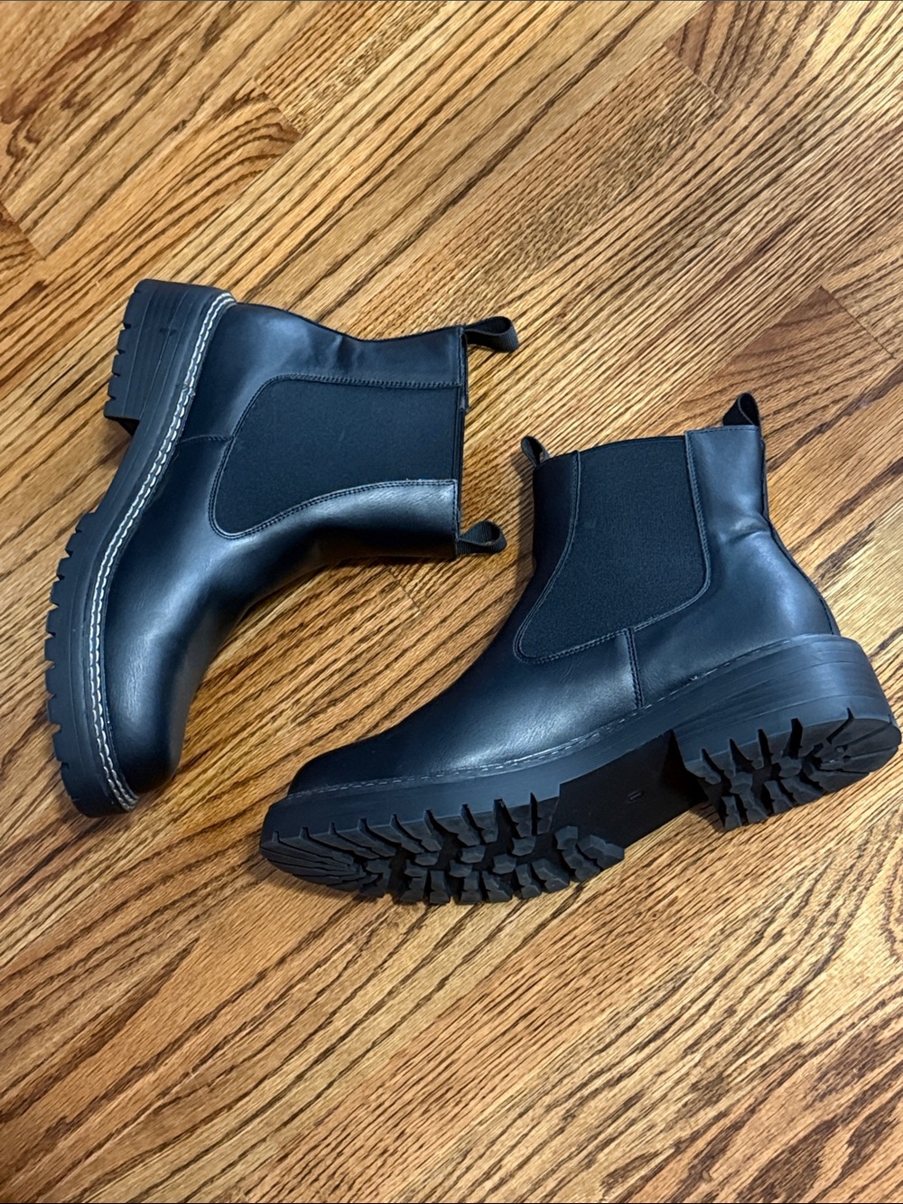 Size 11 Classic Black Chelsea Boot with Contrast Stitching